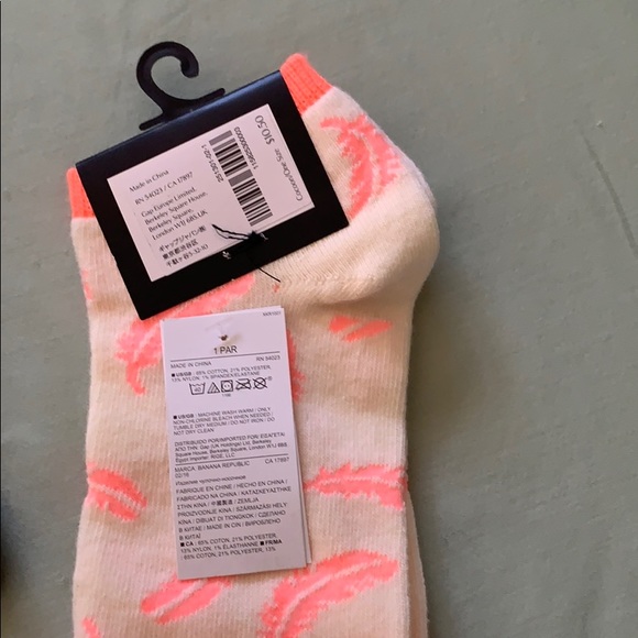Bundle of Banana Republic bootie socks & toe socks - Picture 3 of 8